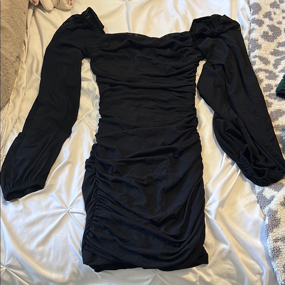 Elegant Black ruched long sleeve Dress